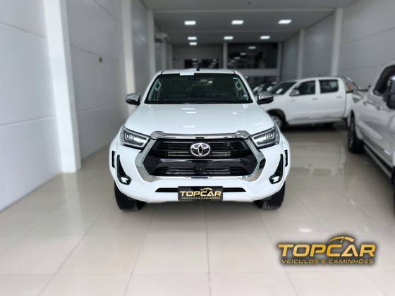 TOYOTA HILUX 2.8 D-4D TURBO DIESEL CD SRX PLUS 4X4 AUTOMÁTICO TOYOTA HILUX 2.8 D-4D TURBO DIESEL CD SRX PLUS 4X4 AUTOMÁTICO